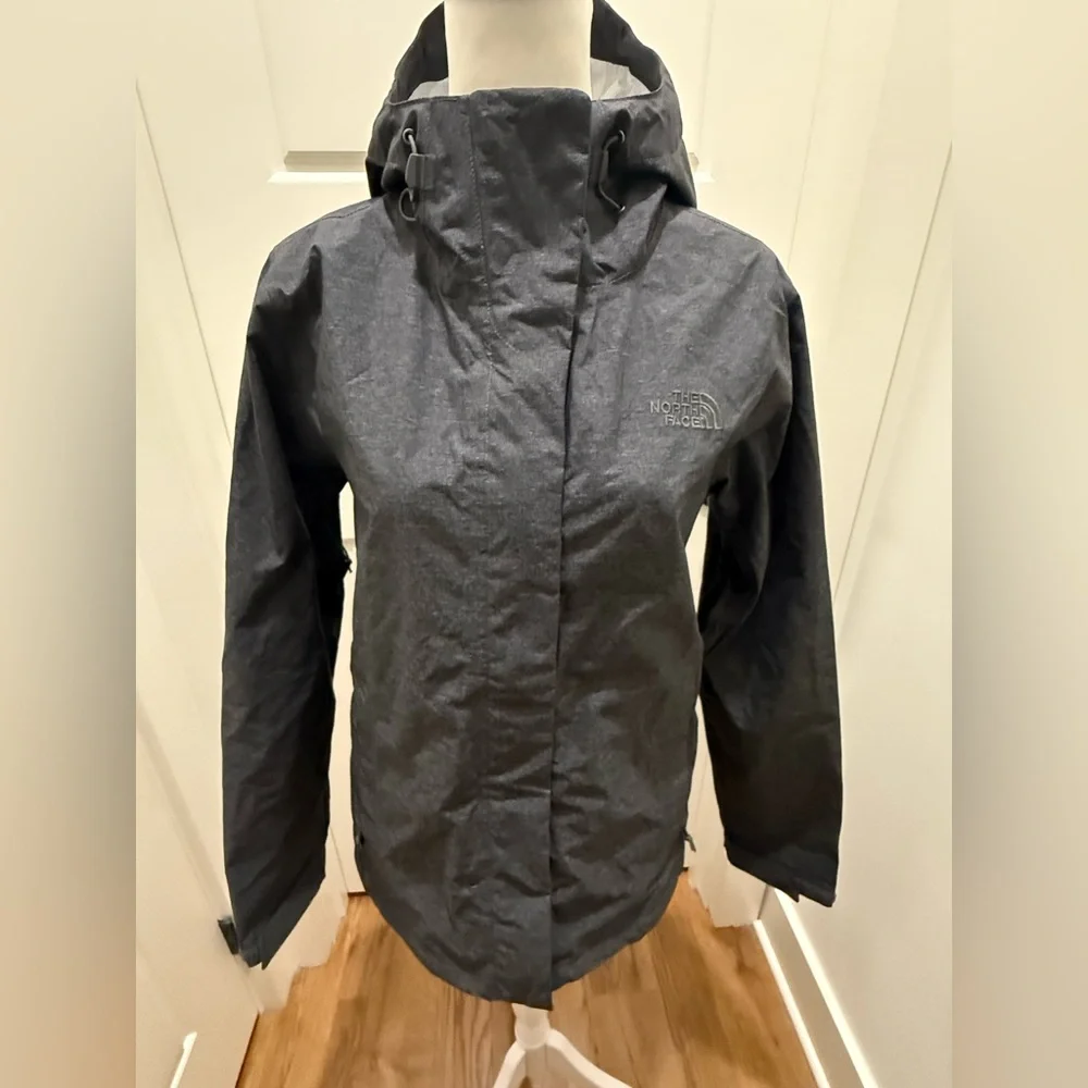 North Face. Women’s Dryvent Rain Jacket. Dark Gray Heather. Size Small._5